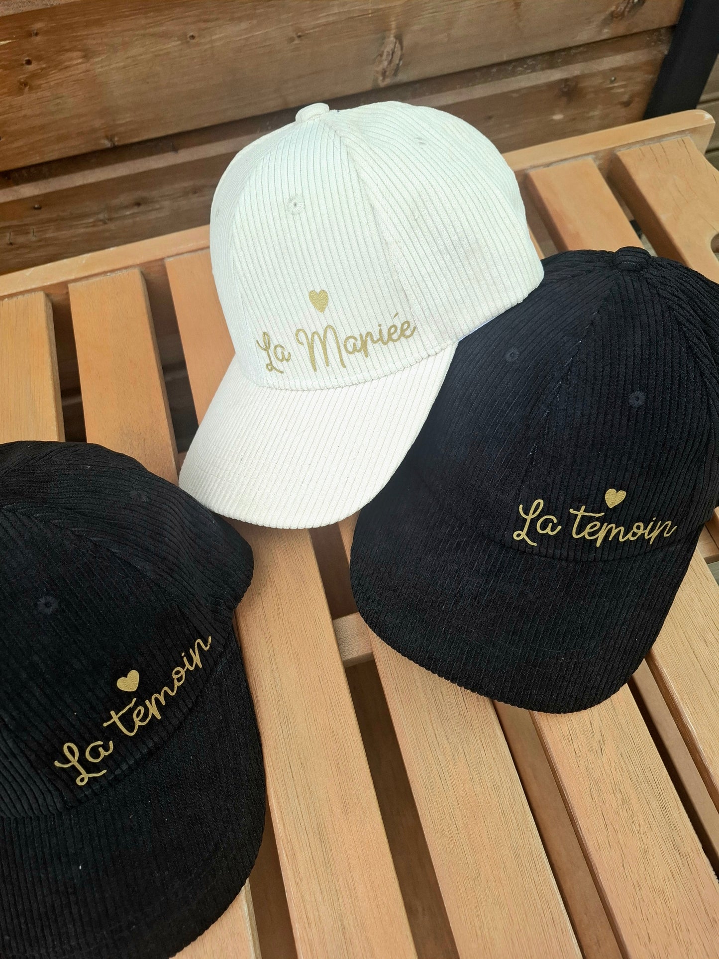 Détail de la texture velours côtelé casquette personnalisée beige ou noir