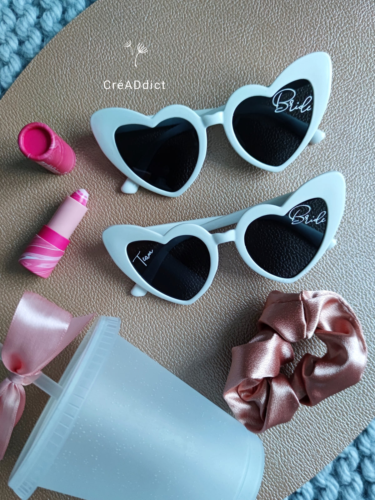 Kit d'Accessoires pour Fêtes, Mariages et Anniversaires - 8 Paires de Lunettes de Soleil en Forme de Cœur, Idéal pour EVJF, Soirées Fluo, Pool Parties et Plus Encore Kit d'Accessoires pour Fêtes, Mariages et Anniversaires - 8 Paires de Lunettes de Soleil en Forme de Cœur, Idéal pour EVJF, Soirées Fluo, Pool Parties et Plus Encore